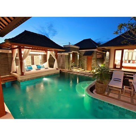 Отдых в балийском стиле. Bali style relax #кута #бали #нусадуа #джимбаран #bali #nusadua #uluwatu #убуд #ubud #jimbaran #nusaduabeach #nusaduabali #kudetabali #kuta #baliflowers #skygarden #legian #balangan #padang #seminyak #indonesia #индонезия #batur #batur #agung #агунг #серфинг #surfing #чангу #caangu